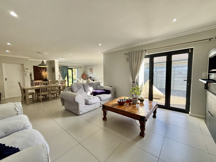 4 Bedroom Property for Sale in Parklands North Western Cape